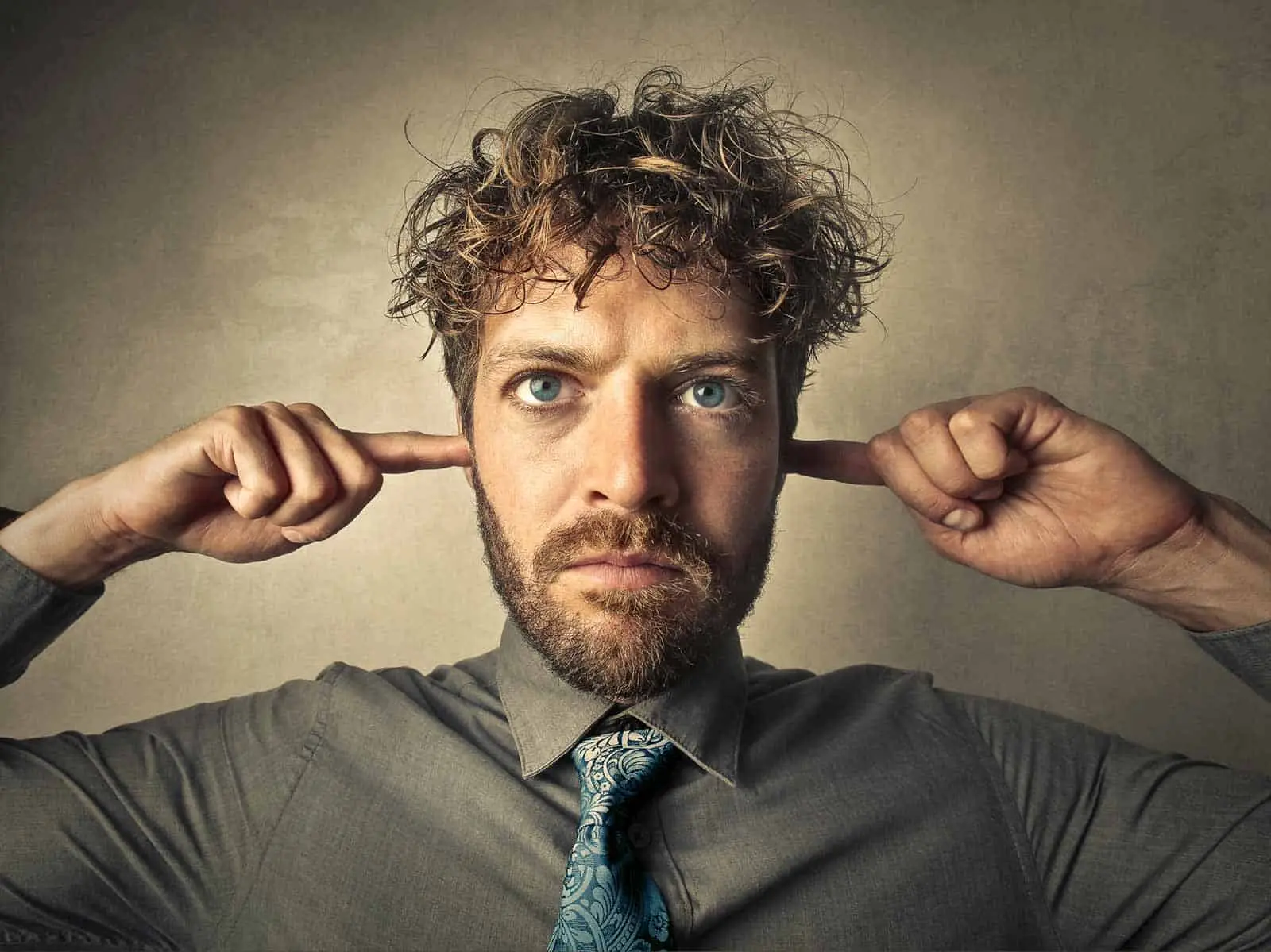 Acufeni e fischi alle orecchie, quali sono le cause? Un disturbo da non sottovalutare